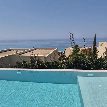 Il Sole Coast Villa Palasë