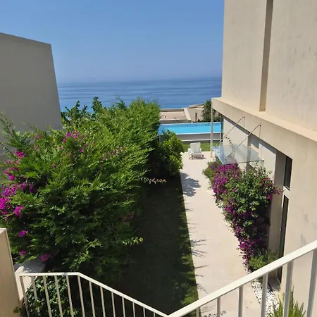 Il Sole Coast Villa Palasë